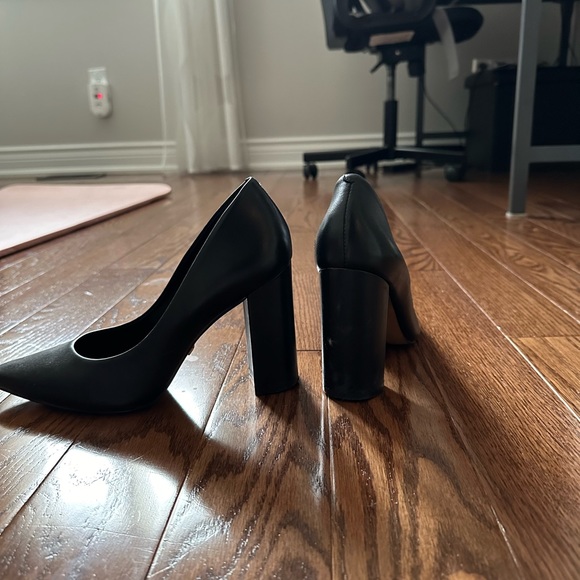 Lintervalle black leather heels size 7-7.5 - Picture 2 of 3